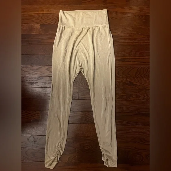 Brandy Melville Beige Fabric - Picture 8 of 12